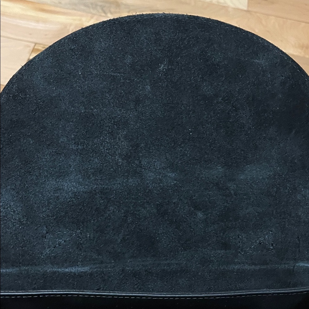 Chic Black Leather Satchel - Picture 12 of 17